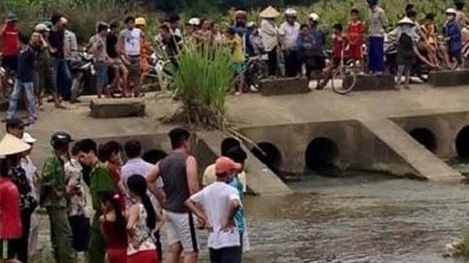 Phát hiện một phần thi thể người mắc cạn gần đập tràn