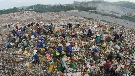 Nhọc nhằn cư dân bãi rác Khánh Sơn