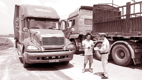 Bất cập xử lý xe quá tải trên quốc lộ 37