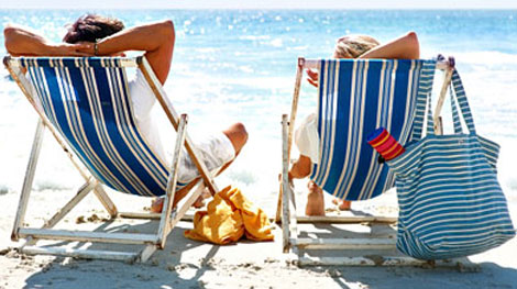 Trung sỹ đi tắm biển phát hiện kẻ trộm đồ của phụ nữ