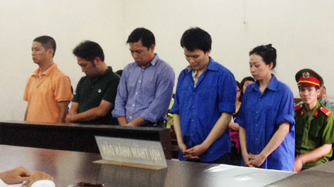 Trả hồ sơ điều tra bổ sung vụ hai cán bộ hải quan tiếp tay buôn lậu yến sào