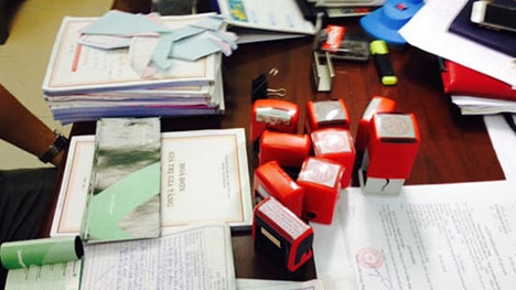 Trở thành tỉ phú từ mua bán hóa đơn