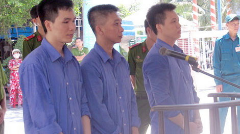 Ba anh em cùng lãnh án vì giết người