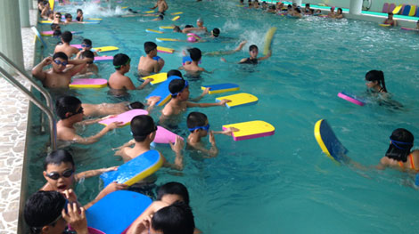 Nở rộ dịch vụ dạy bơi trong dịp hè: Bỏ quên chất lượng