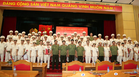 Tổng cục Chính trị CAND công bố Quyết định thăng cấp bậc hàm, nâng bậc lương năm 2015