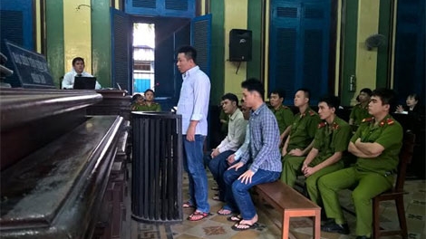 'Xử' người thua độ không chung tiền, băng nhóm giang hồ quận 4 lãnh án