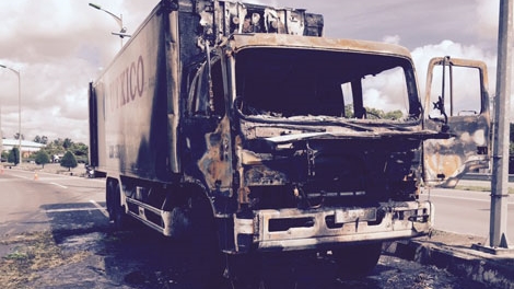 Xe tải bốc cháy trên đường dẫn cầu Cầu Thơ