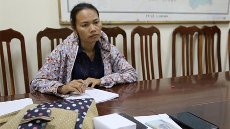 ‘Xách tay’ ma túy đá vào quán cafe giao cho khách