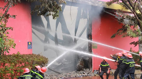 Hơn 30 công nhân được giải cứu an toàn khỏi đám cháy