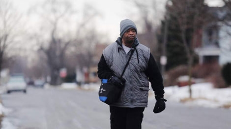 Đi bộ mỗi ngày hơn 30 km đến nơi làm việc