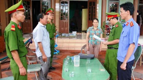 Khởi tố 3 'quan xã' ăn tiền người nghèo