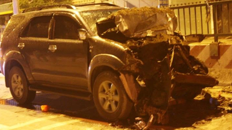 Bị ô tô tông tử vong khi đang thay vỏ xe