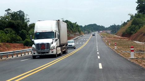 Vạch kẻ đường màu vàng, màu trắng - tài xế Việt cần nhớ