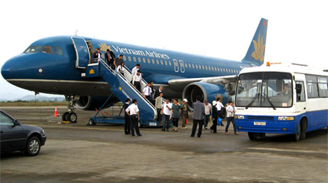 Khách dùng giấy tờ giả mạo đi máy bay: Phạt nhiều vẫn không giảm