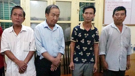 Cảnh giác với những người già hành nghề... “hai ngón”