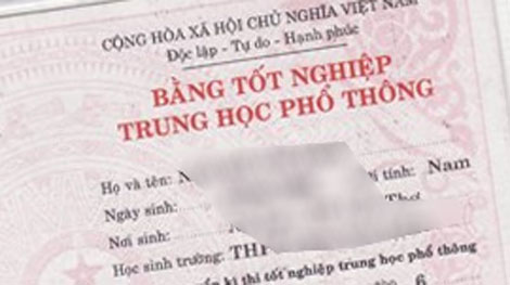 Choáng với "công nghệ" sản xuất bằng THPT giả chỉ trong 10 phút