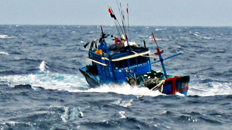 (Kỳ tích): Cứu sống 4 ngư dân trôi dạt trên biển 21 giờ đồng hồ