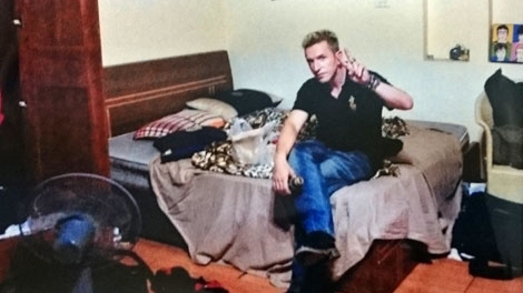 Vạch mặt gã giáo viên Tây “biến thái”