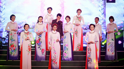 Tuấn Hải tung bộ sưu tập áo dài theo phong cách Huế