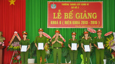 Bế giảng khóa K6 trường Trung cấp Cảnh sát Nhân dân VI