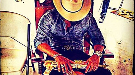 Cuộc sống với gái “dịch vụ”, súng mạ vàng và thú dữ của trùm ma túy Mexico