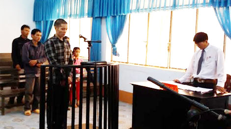 Rủ bé gái 9 tuổi đi hái măng rồi giở trò đồi bại