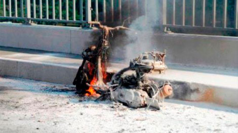 Xe tay ga bốc cháy giữa cầu Sài Gòn