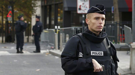 Kẻ thù nằm trong lòng nước Pháp?