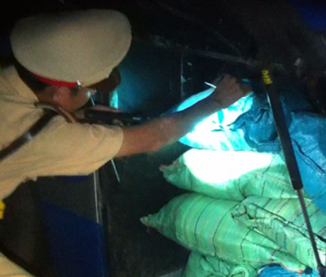 200kg chất độc cyanua ‘ngự’ trên xe cùng hành khách