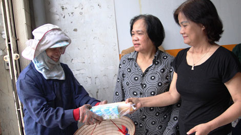 Những bữa trưa nghĩa tình cuối tuần cho người nghèo