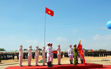 Trung đoàn Cảnh sát cơ động Đông Nam Bộ đón nhận HCCC hạng Ba