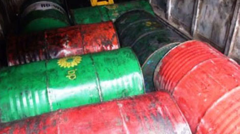 Dầu ăn bẩn từ thành phố về các làng quê