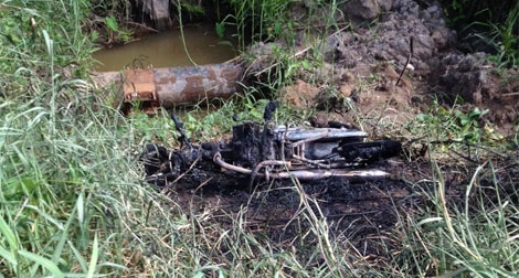 Xe máy đang chạy… bất ngờ bốc cháy