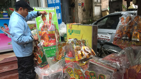 Thị trường đồ cúng ông Công, ông Táo có giá bình dân