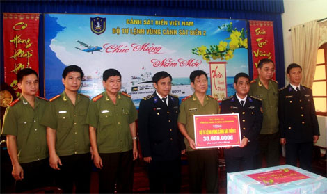 Lãnh đạo Tổng cục Chính trị CAND thăm Bộ Tư lệnh Vùng Cảnh sát biển 2