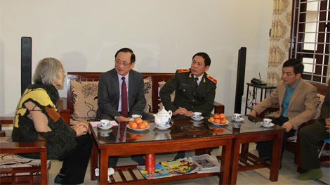 Thứ trưởng Nguyễn Văn Thành chúc Tết gia đình cố Thứ trưởng Bộ Công an