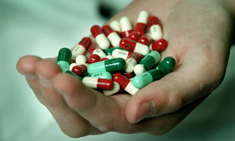 Thuốc kháng sinh có thể khiến vi khuẩn khỏe hơn, lây nhanh hơn