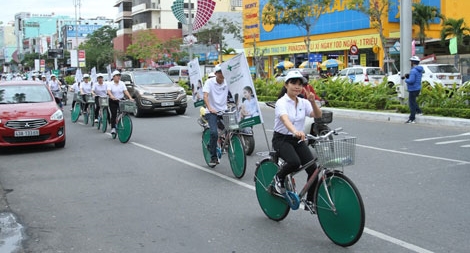 Đạp xe “Mừng kỷ niệm 61 năm ngày Thầy thuốc Việt Nam”