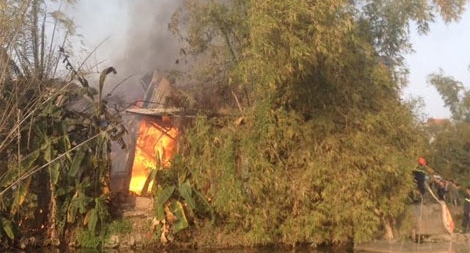 Cháy xưởng gỗ ở Phú Lương- Hà Đông