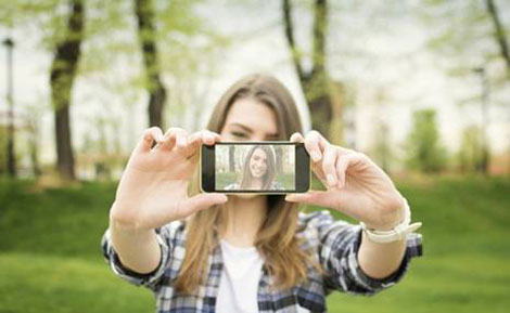 Trả tiền mua hàng bằng... ảnh tự sướng