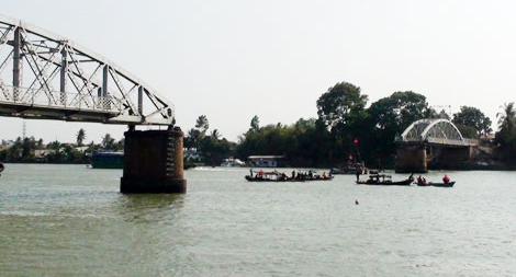 Hoàn thành việc trục vớt cầu Ghềnh