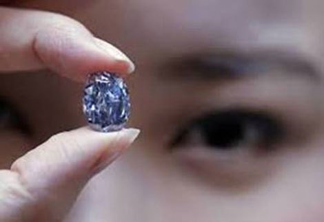 Viên kim cương xanh đạt mức giá kỷ lục
