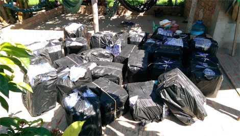 Phát hiện kho tập kết thuốc lá "khủng" giáp biên giới