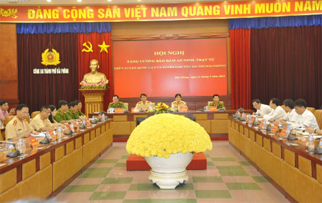 Gia tăng tình trạng chèn ép, tranh giành khách tuyến Hà Nội – Hải Phòng