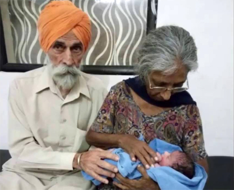 Sinh con đầu lòng ở tuổi 70