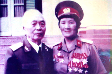 Nữ du kích tha chết cho 4 lính Mỹ vì thấy họ khoe ảnh vợ con rồi ôm nhau khóc