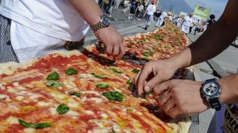 Chiếc bánh pizza dài 1,8 km