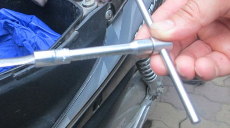 Trộm xe máy, gặp Cảnh sát...