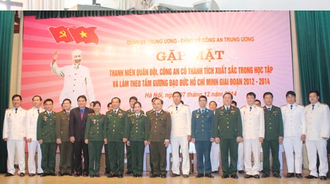 Tô thắm hình ảnh thanh niên Việt Nam trong thời đại Hồ Chí Minh 