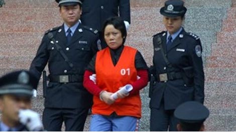 Nữ trùm mafia cùng lúc nuôi 16 tình trẻ